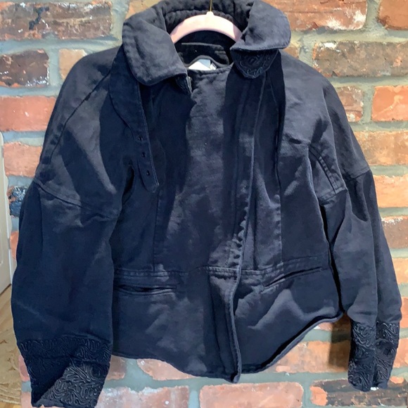 Beautiful fashionable high quality embroidered jacket with design puffy sleeves - Picture 5 of 15